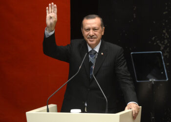 Başbakan Recep Tayyip Erdoğan, AK Parti Genişletilmiş İl Başkanları Toplantısı'na katıldı. Başbakan Erdoğan, partilileri ''Rabia'' işareti yaparak selamladı. (Evrim Aydın - Anadolu Ajansı)