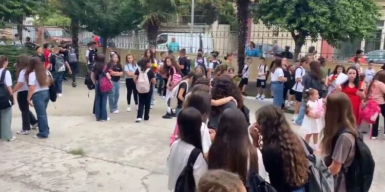 15,000 nxënës në Elbasan, 1,200 përballen me bankat për herë të parë, 1,500 do të regjistrohen në shkolla të reja.
