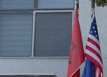 23-vjeçari Emanuel Shkëmbi dënohet për kanosje me armë ndaj nënës dhe vajzës, punonjëse në hotelin e tij