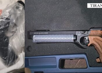 Droga dhe armë në automjet, arrestohen dy individë në Tiranë! Si u kapën nga policia.
