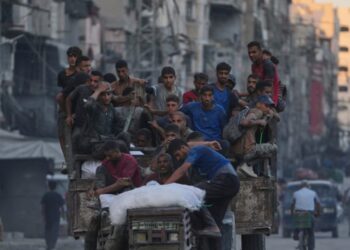 Gaza përballet me krizë urie, Izraeli niset për të rikthyer shpërndarjen e ndihmave humanitare.