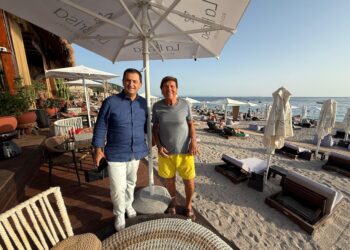 Gianni Morandi, legjenda e muzikës italiane, zgjedh jugun e Shqipërisë për pushime: Miqtë e tij e njoftuan me bukuritë e vendit tuaj.