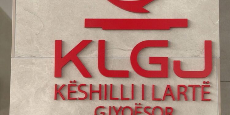"Gjyqtari Ligoraq ndali prishjen e ndërtesës që kishte zënë hapësirën publike" / KLGJ reagon ndaj kritikave të Kryeministrit: Komentet e tilla kërcënojnë pavarësinë e sistemit gjyqësor.