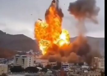 Izraeli sulmon kryeqytetin e Jemenit, mediat israelite raportojnë për eliminimin e të gjithë udhëheqësve të Houthi-t.