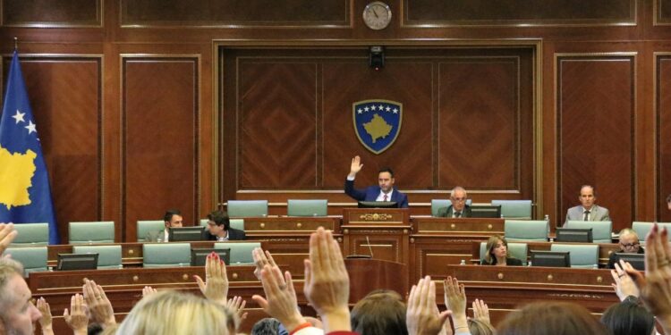 Kosova në fokus: Shorti për nënkryetarin serb të Kuvendit, juristët e quajnë antikushtetues