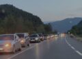 Kosovarët e pushimeve ndërpriten në Velipojë e Shëngjin, trafik i dendur në Milot