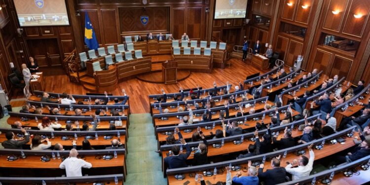 Kuvendi i Kosovës dështoi të zgjedhë nënkryetarin serb, Basha shpall seancën konstituive të mbyllur.