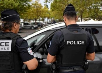 Makina përshkon turmën në Francë pas një përplasje në një bar, një të vdekur dhe pesë të plagosur, dy prej të cilëve në gjendje kritike.