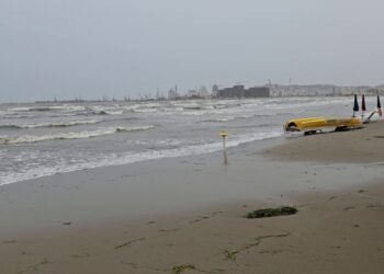 Moti i keq shkakton prishje në linjën Durrës-Bari, furtuna e ndalon tragetin.