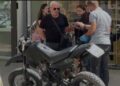 Panik në Shkodër! Një person i armatosur hyn në dyqanin e argjendarisë me skafandër dhe nuk pranon të japë identitetin, largohet me shpejtësi dhe lë pas motorin.