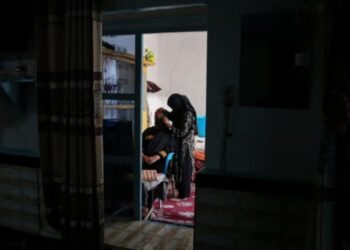 Pasi urdhëruan mbylljen e tyre, talebanët fillojnë sulmet ndaj salloneve të fshehta të bukurisë në Afganistan!