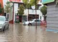 Stuhia dhe shirat e fortë shkaktojnë përmbytje në Lezhë, niveli i ujit arrin deri në 30 cm.