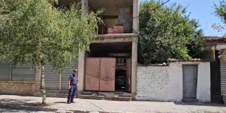 Vëllai i personit të gjetur pa jetë në Korçë: ‘Komshinjtë nuk e kishin parë që nga dhjetori’ – ish ndarë nga bashkëshortja dhe kishte probleme me zemrën