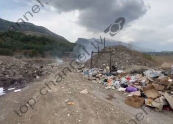Video/ Ndotje alarmante në Parkun Kombëtar të Vjosës! Mbeturinat po digjen në “lumin e egër të Europës”