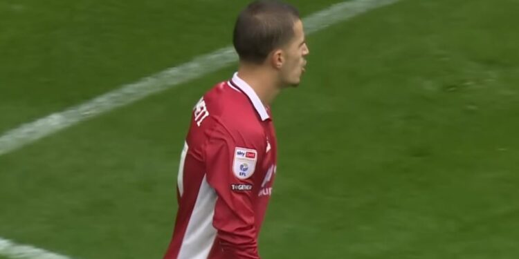 Video/ Sylvinho, i injoruar për dy vjet, fantazisti shqiptar ndan gol dhe asist! Ngritët në formacionin e javës në Angli