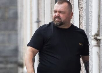 Vrasja e gruas që mbante në dorë foshnjën 1-vjeçare në Shqipëri: “Daily Mail” heton për autorin nga Berati dhe mënyrën se si hyri dy herë ilegalisht në Angli.