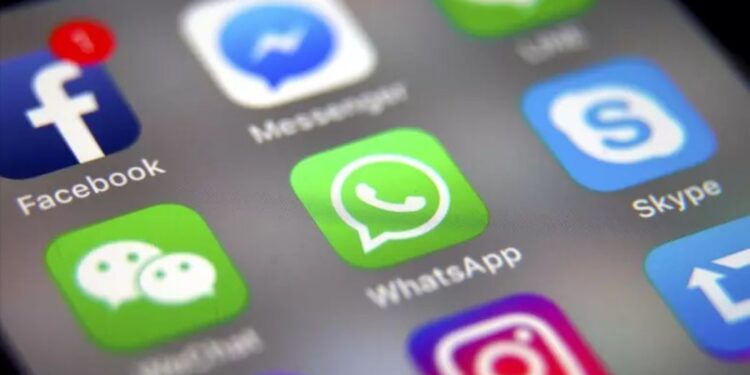 WhatsApp po eksperimenton një funksionalitet të ri për të luftuar lajmet e rreme me ndihmën e inteligjencës artificiale.