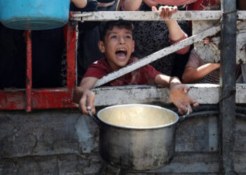 A Palestinian reacts as he waits to receive food from a charity kitchen, amid a hunger crisis, in Gaza City, July 28, 2025. REUTERS/Khamis Al-Rifi     TPX IMAGES OF THE DAY