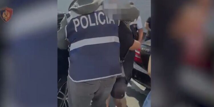 22-vjeçari nga Shkodra arrestohet pas marrjes së paketës me narkotikë nga Kanadaja