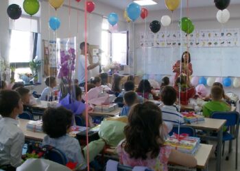 345 mijë nxënës do të fillojnë nesër vitin e ri shkollor 2025-2026, ja çfarë ndodh me sistemin arsimor/ Dhjetëra klasa të para në Korçë mbeten pa regjistrime.