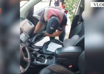 41-vjeçari në Vlorë arrestohet për kanabis dhe kokainë të gjetura në kroskotin e makinës