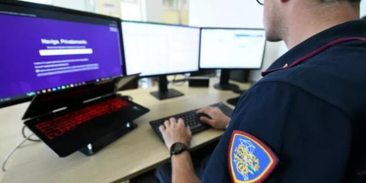 Administratori i forumit seksist në Itali zbulohet! Një biznesmen akuzohet për shantazh dhe publikimin e fotove të politikaneve, përfshirë Melonin.