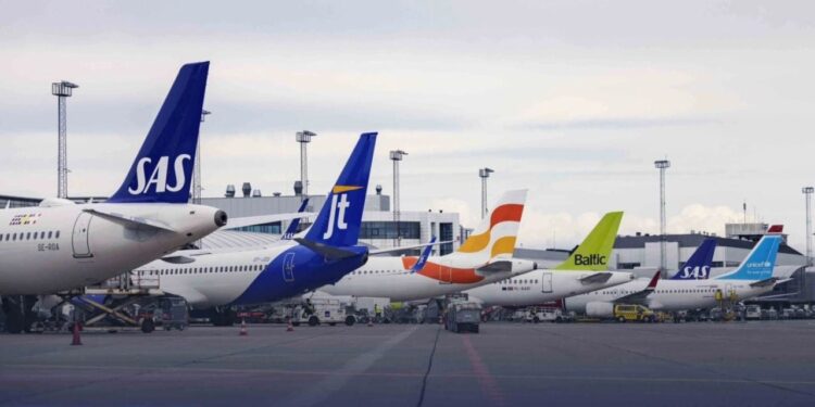 Aeroporti i Kopenhagës mbyllet për shkak të dronëve në hapësirën ajrore, mbi 20 fluturime u vonuan ose u devijuan.