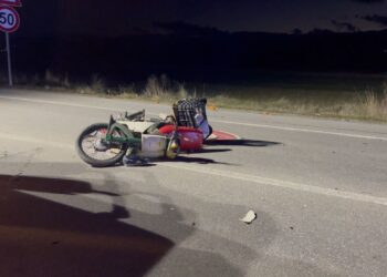 Aksident në Pogradec, drejtuesi i motorit pëson lëndime të rënda.