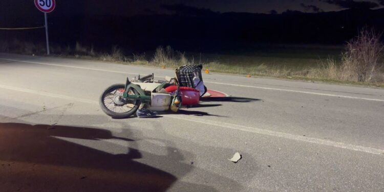 Aksident në Pogradec, drejtuesi i motorit pëson lëndime të rënda.