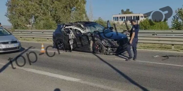 Aksident tragjik në Lushnje-Fier, kamioni bllokon rrugën dhe lëndohet nëna me dy fëmijë.
