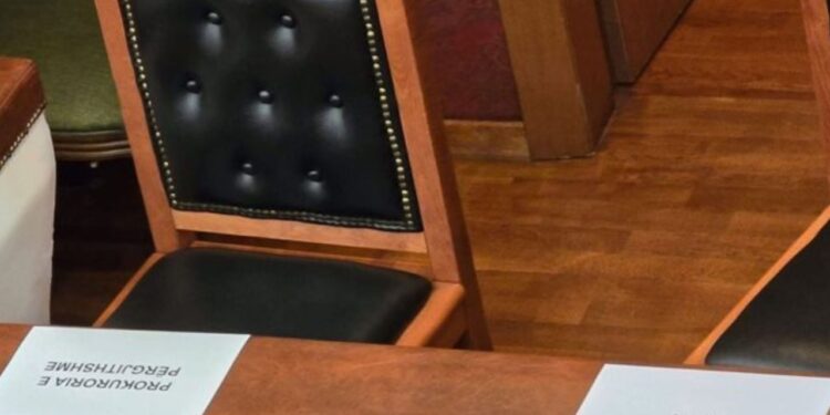 Altin Dumani dhe Olsian Çela nuk ishin të pranishëm në fillimin e legjislaturës së re, vendet e tyre në Kuvend mbetën të papara.