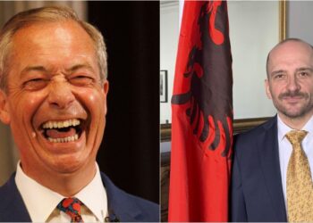 Ambasadori Uran Ferizi pozon me Nigel Farage: Ndërpritet shpërndarja e dezinformatave për shqiptarët në Angli.