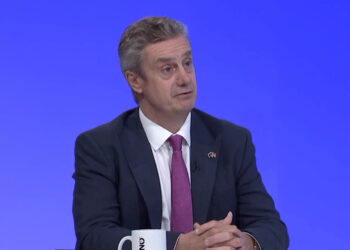 Ambasadori britanik: Politikanët duhet të respektojnë vendimet e Gjykatës Kushtetuese