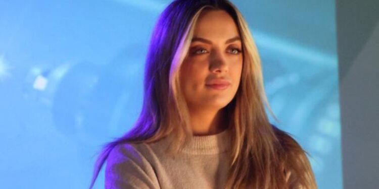 Amela Çaçi, prodhuese që po transformon televizionin shqiptar