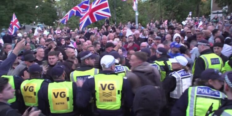 Angli: Hotele për azilkërkuesit do të jenë në kazerma