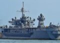 Anija e flotës amerikane arrin të shtunën në Porto Romano/ Ushtarakët e SHBA-së takohen me përfaqësuesen e Ambasadës dhe Begajn.