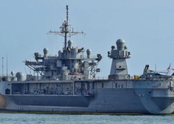 Anija e flotës amerikane arrin të shtunën në Porto Romano/ Ushtarakët e SHBA-së takohen me përfaqësuesen e Ambasadës dhe Begajn.