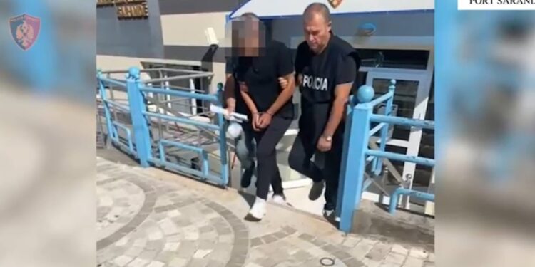 Arrestohet në Sarandë një 50-vjeçar, i dënuar me 18 vite burg në Itali, përpjekje për të ikur me pasaportë të falsifikuar