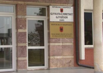 Arrestohet një person nga Prokuroria e Kukësit për ndërtimin e 8 objekteve pa leje dhe një pishinë brenda rrethimit të shtëpisë.