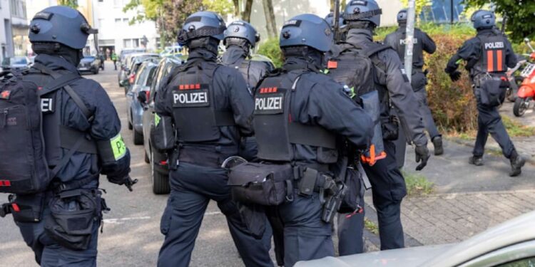 Atentat me thikë në shkollën profesionale në Gjermani: 18-vjeçari nga Kosova plagos mësuesen, policia e më pas neutralizon.