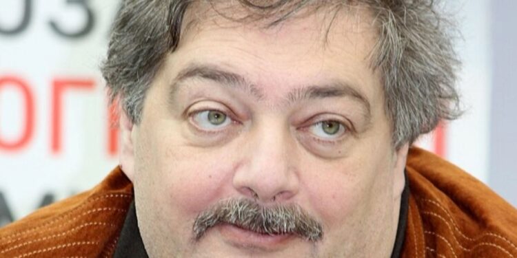 Autoritetet ruse përfshijnë shkrimtarin Dmitry Bykov në regjistrin e "terroristëve dhe ekstremistëve"