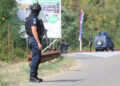 BE-ja është e shqetësuar për pjesëmarrjen e sulmuesve të Banjskës në protestat në Serbi në vend të marrjes së ndëshkimit.
