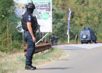 BE-ja është e shqetësuar për pjesëmarrjen e sulmuesve të Banjskës në protestat në Serbi në vend të marrjes së ndëshkimit.