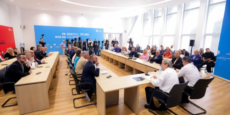 Berisha iu përgjigjet kritikëve që dëshirojnë PD-në jashtë parlamentit: Rama do të gëzohej nëse ne do ta bojkotonim.