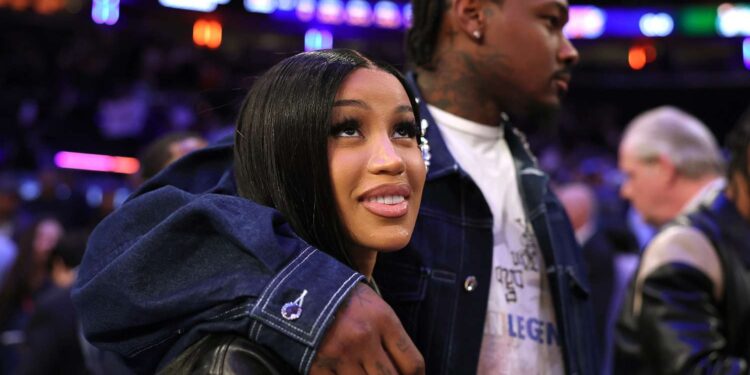 Cardi B në pritje të një fëmije, babai është një yll i NFL-së.