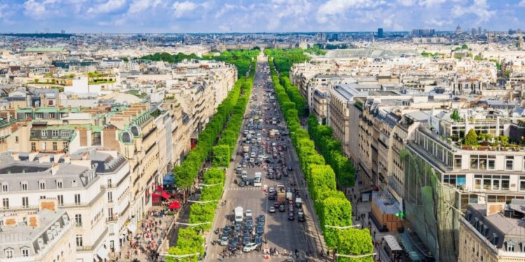 Champs-Élysées nuk është më pronë ekskluzivisht franceze; 20% e pasurive të patundshme në rrugën më të bukur të botës, zotërohet nga Katarit.