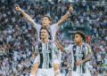 Çmenduri në Derbin e Italisë: Tre supergola dhe dy vëllezër që shënojnë, Juventusi triumfon mbi Interin në një spektakël në Torino