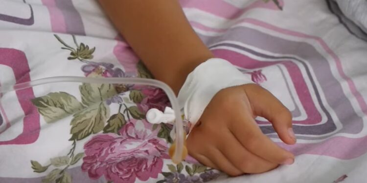 Covid po prek shkollat, mjekët: Infektimet te fëmijët kanë pësuar rritje të ndjeshme.