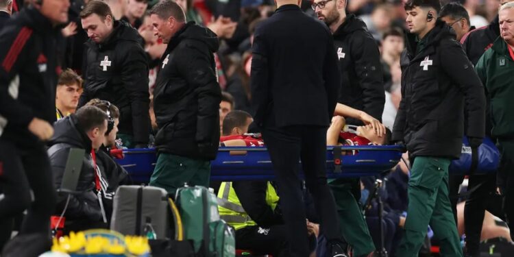 Debutimi më i keq i mundshëm: Talenti italian pë suffers një dëmtim në ndeshjen e parë me Liverpool-in dhe i jep fund sezonit.