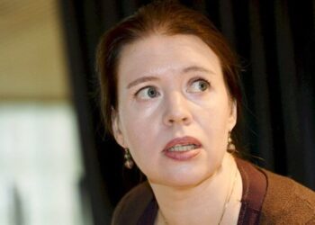 Deputetja finlandeze shkakton habi me deklaratën: 'Kam punuar si prostitutë...'